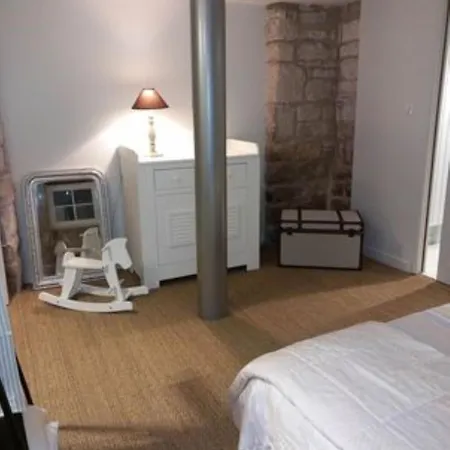 Les Fontaines Voutees بيت للعطل Sévérac-le-Château
